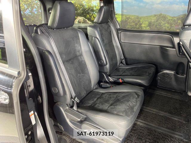 Toyota VOXY 2021-02 7563048-8