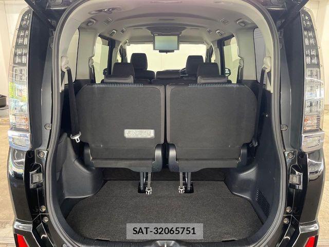 Toyota VOXY 2016-12 7563056-9