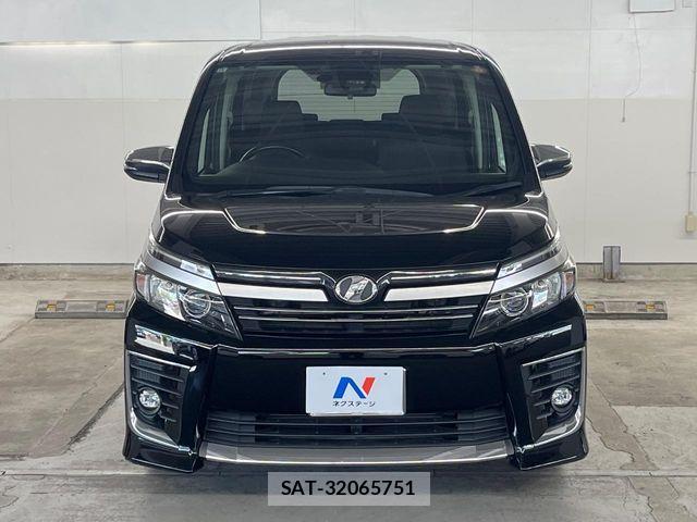 Toyota VOXY 2016-12 7563056-13