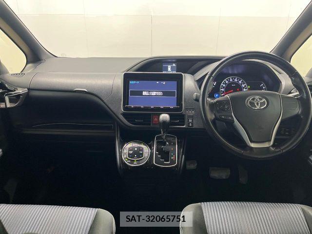 Toyota VOXY 2016-12 7563056-1