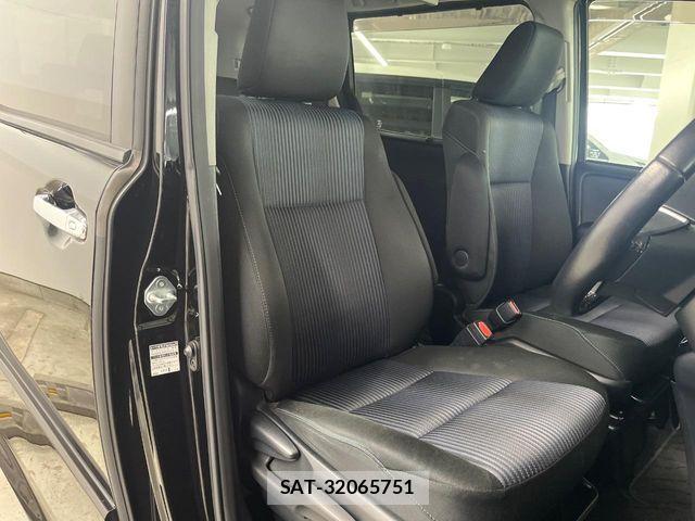 Toyota VOXY 2016-12 7563056-7
