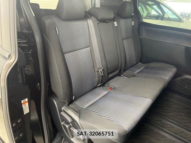 Toyota VOXY 2016-12 7563056-8