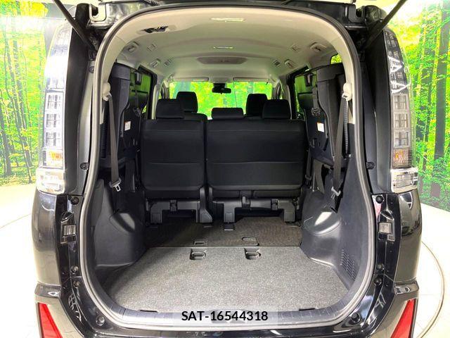 Toyota VOXY 2016-08 7563061-10