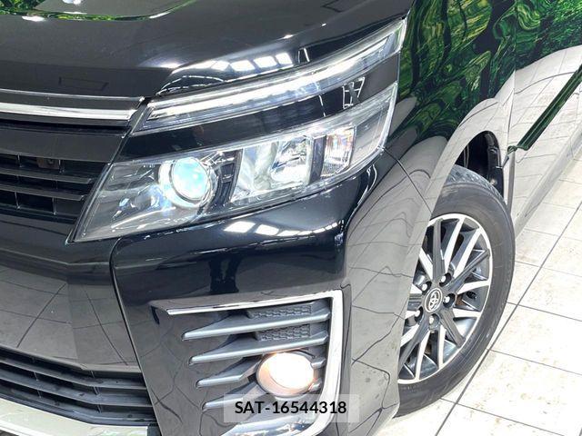 Toyota VOXY 2016-08 7563061-12