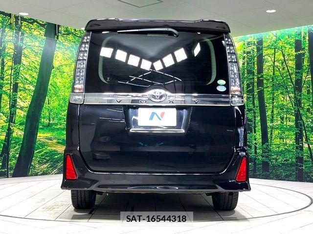 Toyota VOXY 2016-08 7563061-15