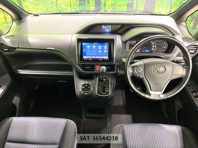 Toyota VOXY 2016-08 7563061-1
