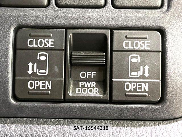 Toyota VOXY 2016-08 7563061-2