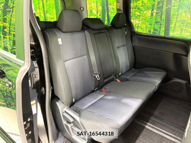 Toyota VOXY 2016-08 7563061-8