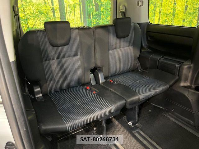 Toyota VOXY 2016-11 7563058-9