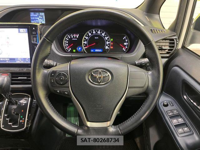 Toyota VOXY 2016-11 7563058-11
