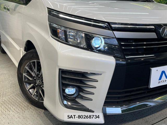 Toyota VOXY 2016-11 7563058-12