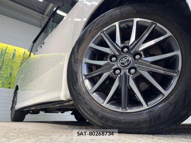 Toyota VOXY 2016-11 7563058-13