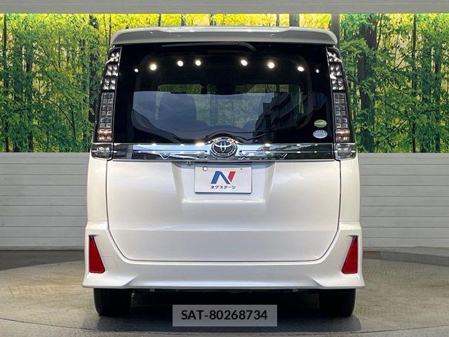 Toyota VOXY 2016-11 7563058-15