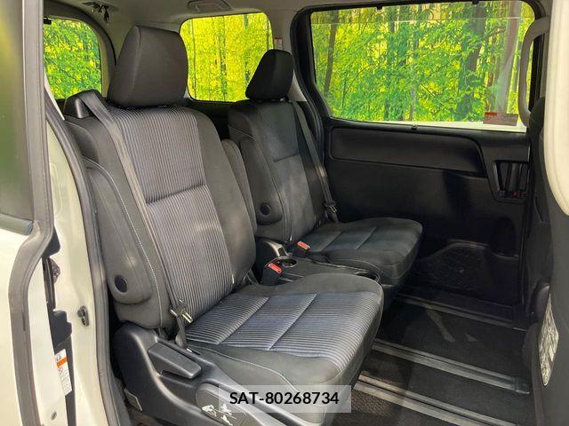 Toyota VOXY 2016-11 7563058-8