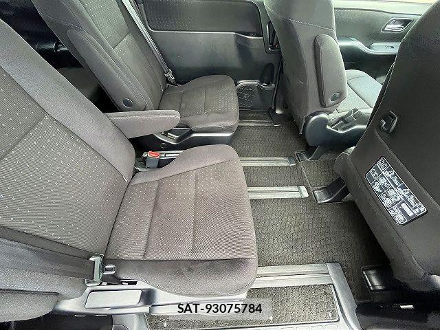 Toyota VOXY 2015-02 7563059-9