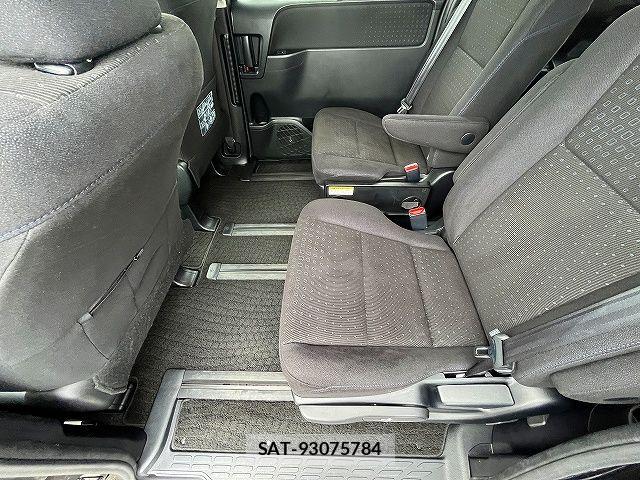 Toyota VOXY 2015-02 7563059-12
