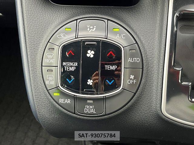 Toyota VOXY 2015-02 7563059-14