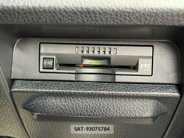 Toyota VOXY 2015-02 7563059-15