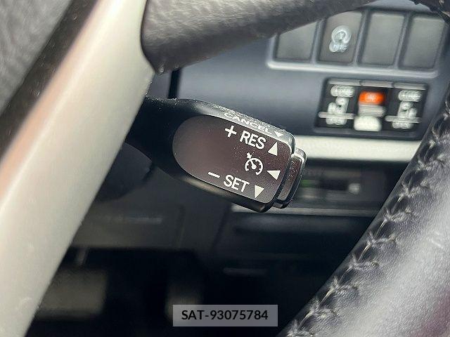 Toyota VOXY 2015-02 7563059-16