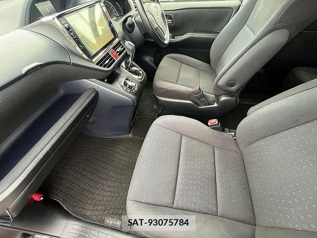 Toyota VOXY 2015-02 7563059-18