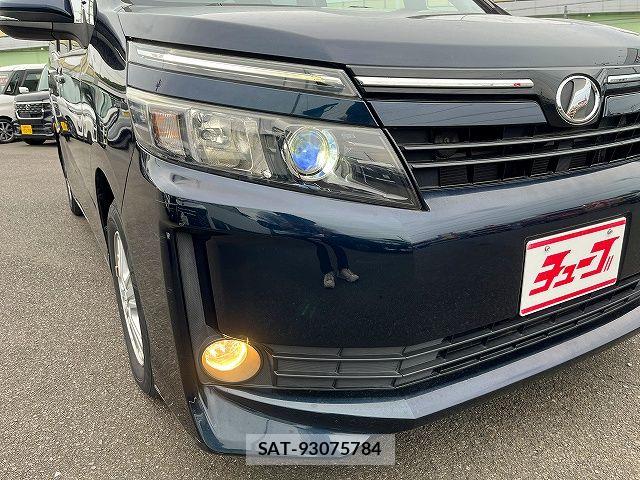 Toyota VOXY 2015-02 7563059-22