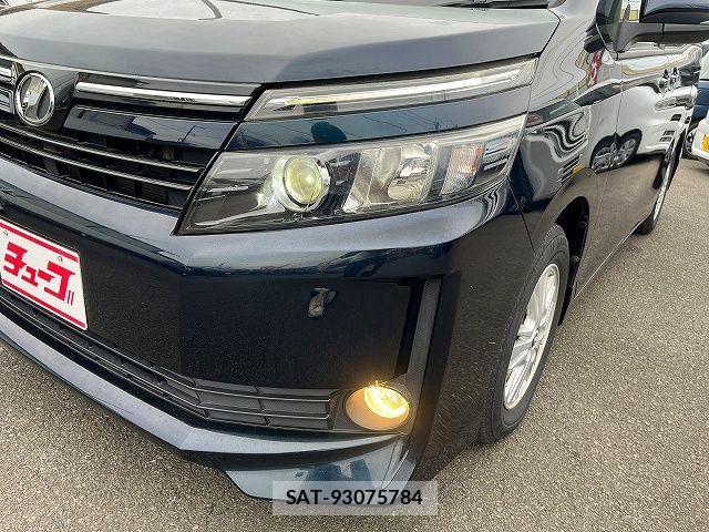 Toyota VOXY 2015-02 7563059-23