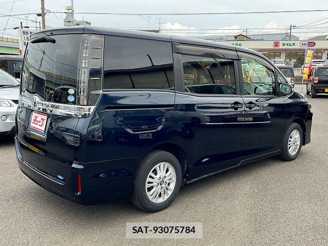 Toyota VOXY 2015-02 7563059-2