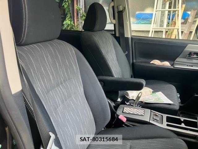Toyota VOXY 2011-11 7563065-14