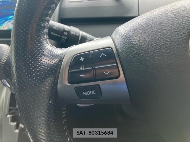 Toyota VOXY 2011-11 7563065-17