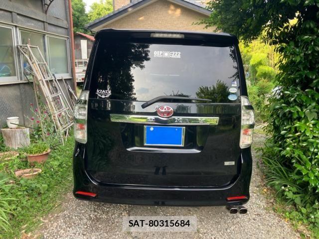 Toyota VOXY 2011-11 7563065-3
