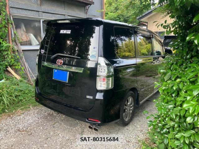 Toyota VOXY 2011-11 7563065-4
