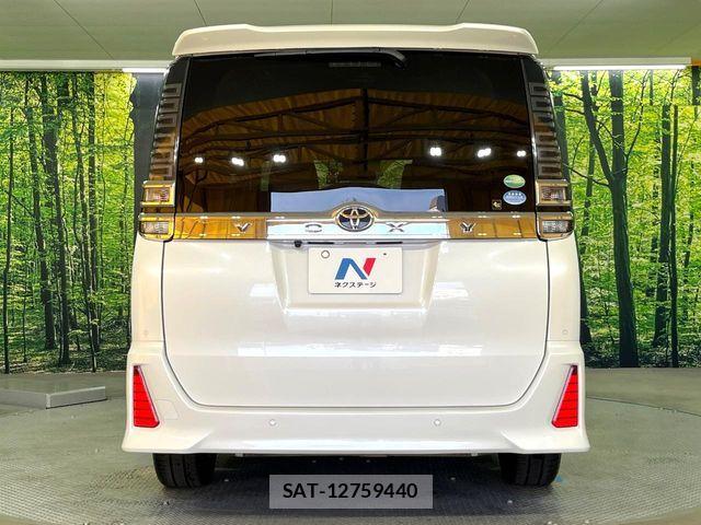 Toyota VOXY 2019-09 7563049-15