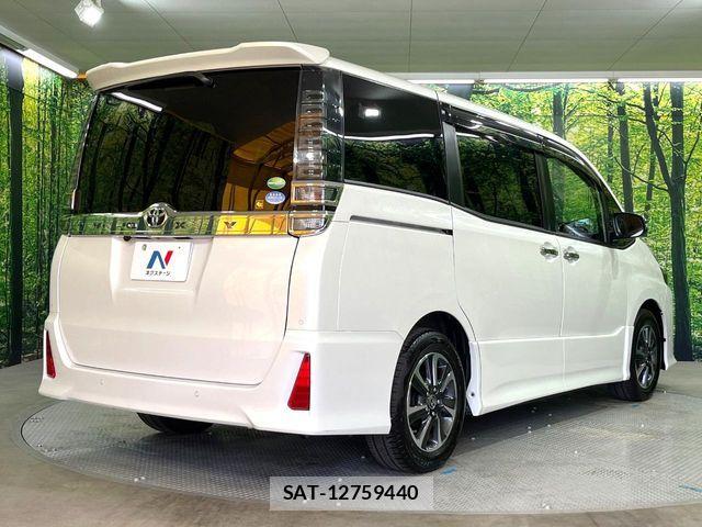 Toyota VOXY 2019-09 7563049-17