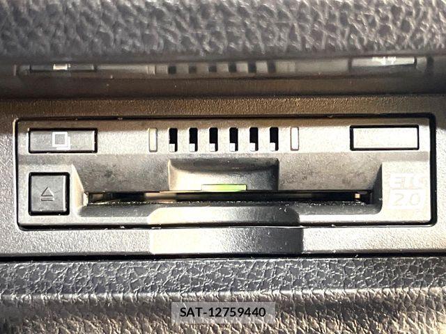 Toyota VOXY 2019-09 7563049-6