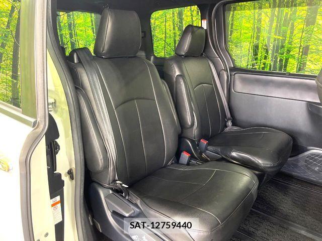 Toyota VOXY 2019-09 7563049-8