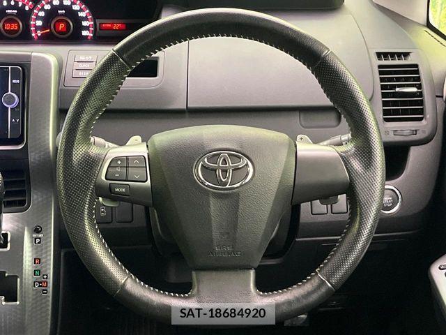 Toyota VOXY 2013-06 7563064-9