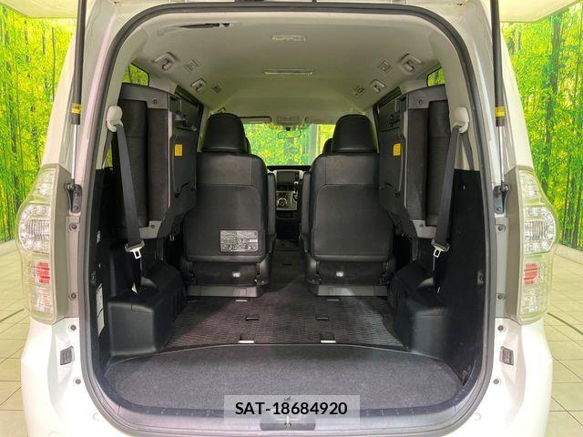 Toyota VOXY 2013-06 7563064-10