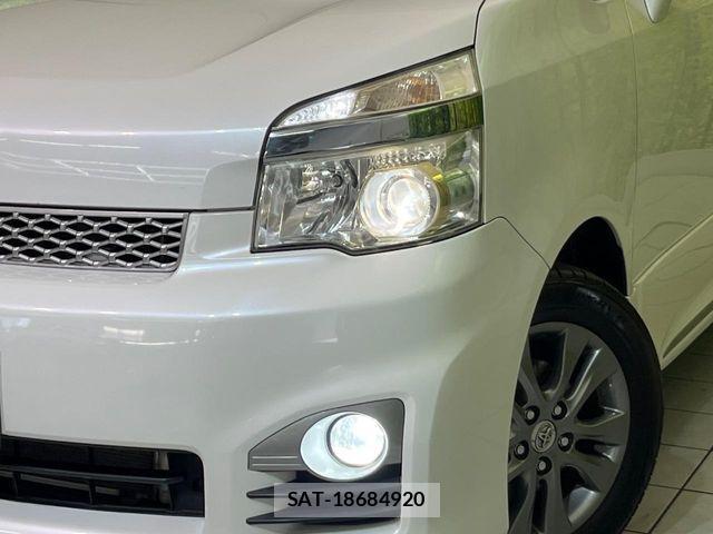 Toyota VOXY 2013-06 7563064-11