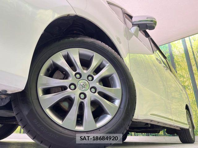 Toyota VOXY 2013-06 7563064-12