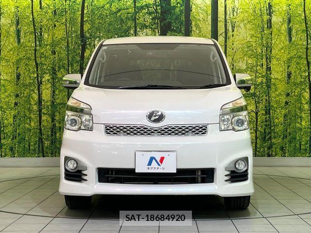 Toyota VOXY 2013-06 7563064-13