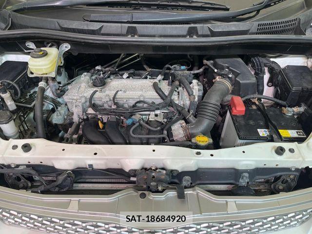 Toyota VOXY 2013-06 7563064-17