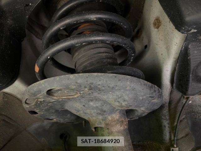 Toyota VOXY 2013-06 7563064-19