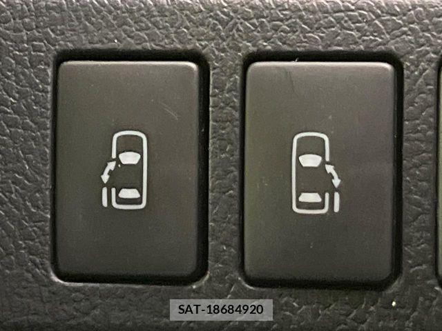Toyota VOXY 2013-06 7563064-4