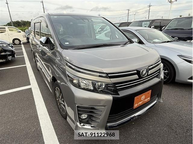 Toyota VOXY 2017-06 7563057-0