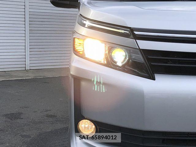 Toyota VOXY 2015-08 7563055-9