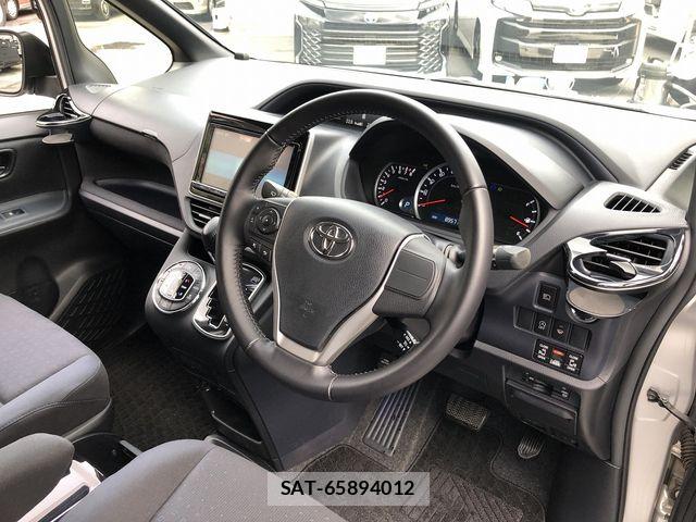 Toyota VOXY 2015-08 7563055-15