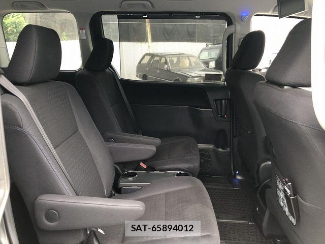 Toyota VOXY 2015-08 7563055-17