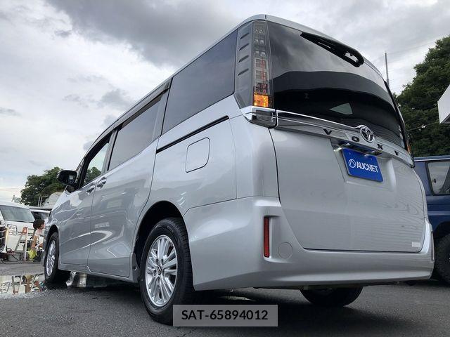 Toyota VOXY 2015-08 7563055-1