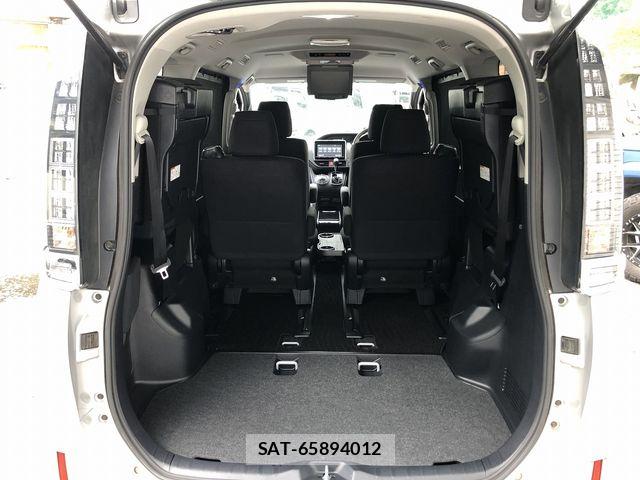 Toyota VOXY 2015-08 7563055-21