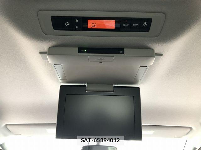 Toyota VOXY 2015-08 7563055-22